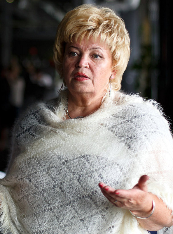 Viena iš knygos rengėjų Gražina Matelytė-Kepežinskienė.